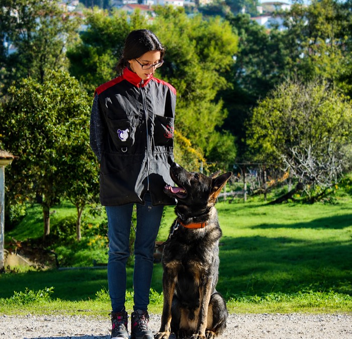 Joana Espada, treinadora canina na Quinta d'Alcateia